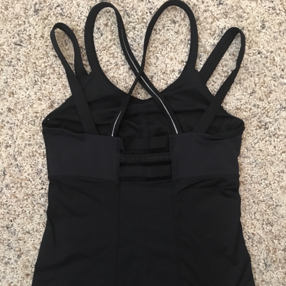 Lululemon black workout top size 6